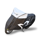 Macna Moto Mantle Premium telo coprimoto nero e grigio, su fondo bianco