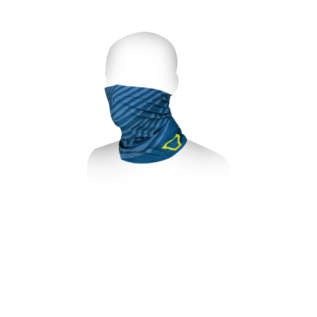 Scaldacollo Macna Summer Tube Logo blu con motivo a onde, indossato sotto il casco