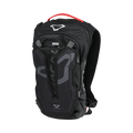 Macna Vortero zaino moto touring nero con rete portabagagli, su fondo bianco