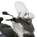 Parabrezza Kappa 2111DTK trasparente 73x59 cm montato su uno scooter Yamaha X-Max, vista frontale
