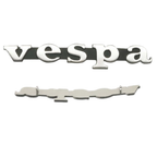Targhetta scudo Vespa 152541 con le piastrine di fissaggio e i due perni a interasse 80 mm