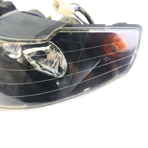 Fanale anteriore Piaggio 581947 - dettaglio del trasparente e della parabola per Skipper 125 150 4T