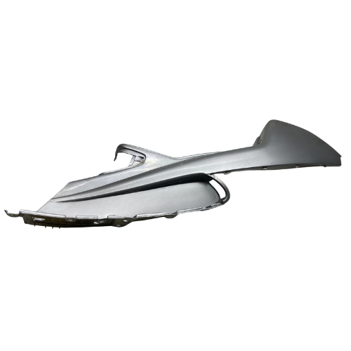 Fiancata superiore sinistra Piaggio 928589 grigio 726 argento metallizzato per Hexagon 125 e 150, vista di tre quarti