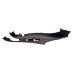 Lato interno della fiancata posteriore sinistra Piaggio CM01210100D8 per Beverly e BV 200 - nervature di rinforzo, sedi delle clip e punti di fissaggio