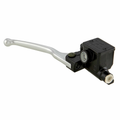 Pompa freno anteriore completa originale Piaggio CM074901 Heng Tong: corpo nero con serbatoio integrato e spia di livello, leva in alluminio argento e raccordo di uscita con tappo di protezione