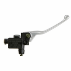 Pompa freno anteriore Piaggio CM074901 vista dal basso: corpo nero, viti del collare, uscita con tappo di protezione e leva in alluminio – Gilera Runner, Piaggio Typhoon, Vespa Primavera