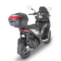 Aprilia SR GT 125-200 con bauletto Kappa Monolock montato sull'attacco posteriore KR6711 (bauletto e parabrezza non inclusi)