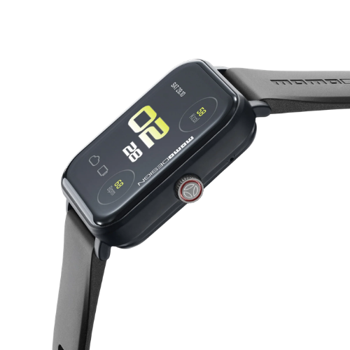 Smartwatch Momo Design Stealth nero, tre quarti con display TFT e quadrante digitale