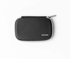 TomTom Custodia Protettiva per Navigatore Rider 550: custodia rigida nera chiusa, fronte con logo TomTom