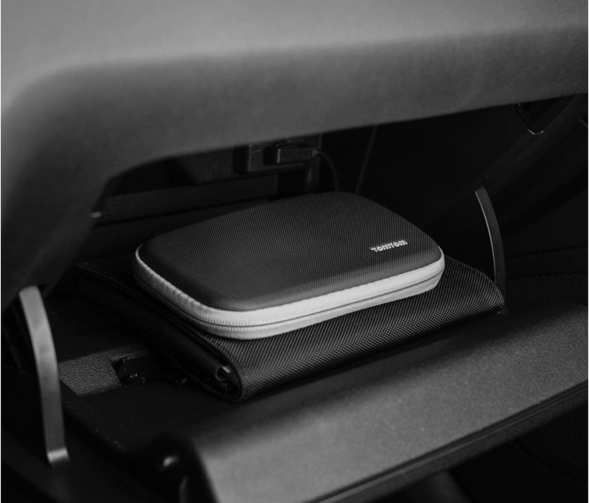 TomTom Custodia Protettiva per Navigatore Rider 550: custodia nel vano portaoggetti dell'auto